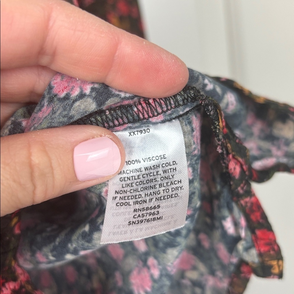 Something Navy Black and Red Floral Blouse - XS - Picture 6 of 7